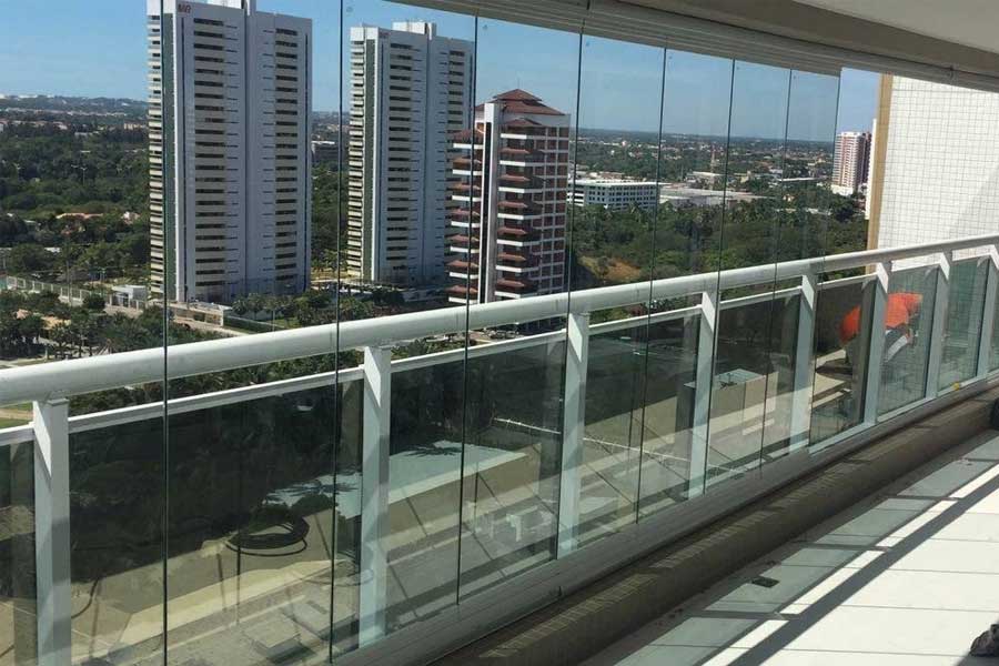 Sistema King Premium de Envidraçamento de Sacada sem Rolamento