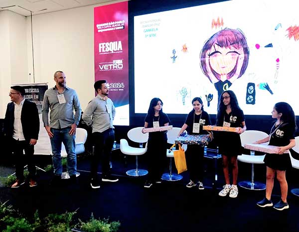 Mais uma vez, o VidroSom promoveu o Concurso Cultural de Desenho “A poluição sonora e a minha vida”, reunindo alunos de escolas estaduais de sete a 12 anos de idade e da Nova 4E – Entidade Especializada Em Pessoas Especiais. 