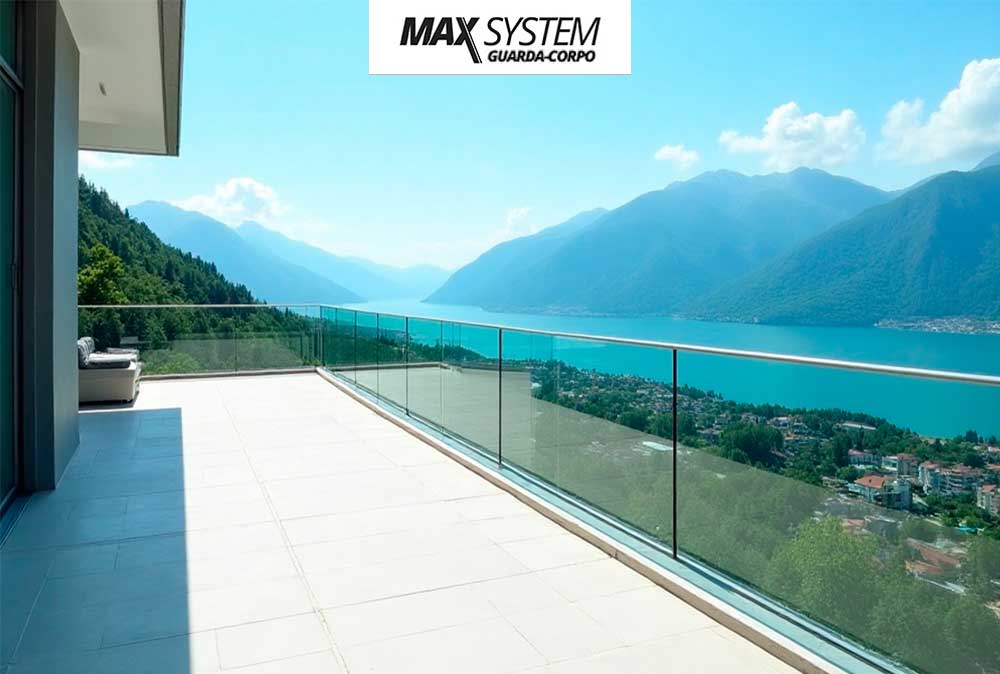 O guarda-corpo Max System oferece segurança sem comprometer o visual, mantendo a harmonia estética com os demais elementos da linha.