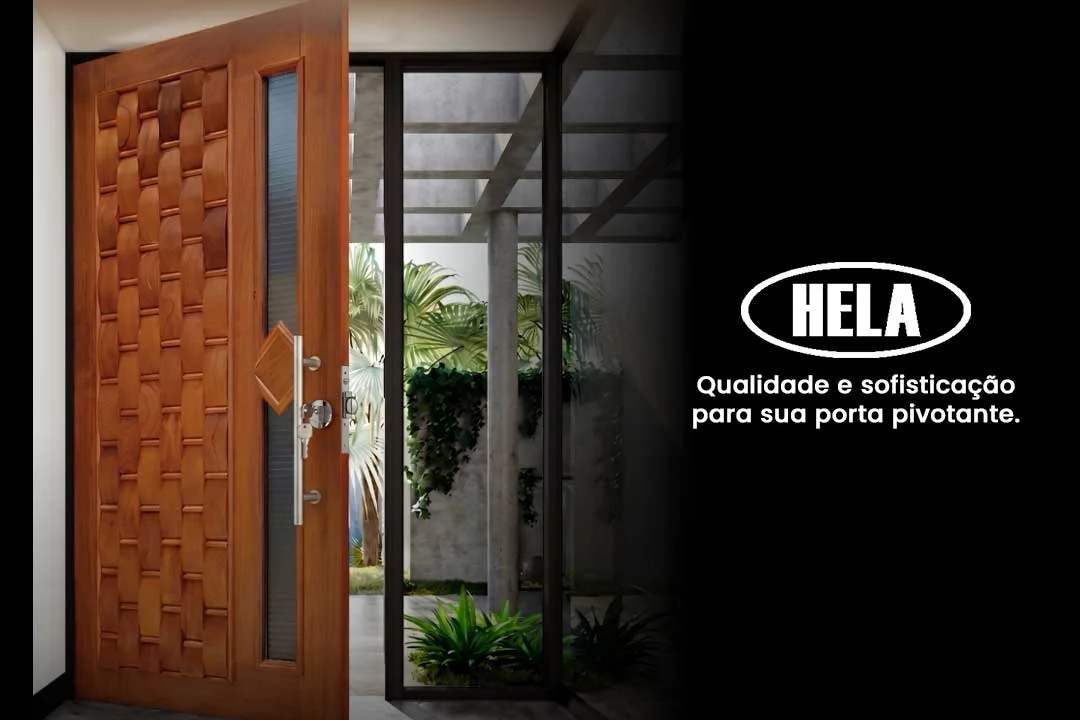 Detalhe de porta pivotante em madeira com ferragens HELA, ilustrando a instalação de componentes de alta resistência para projetos de arquitetura de luxo.