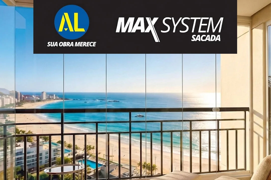 Sacada de apartamento com fechamento de vidro Max System da AL com vista para a praia.